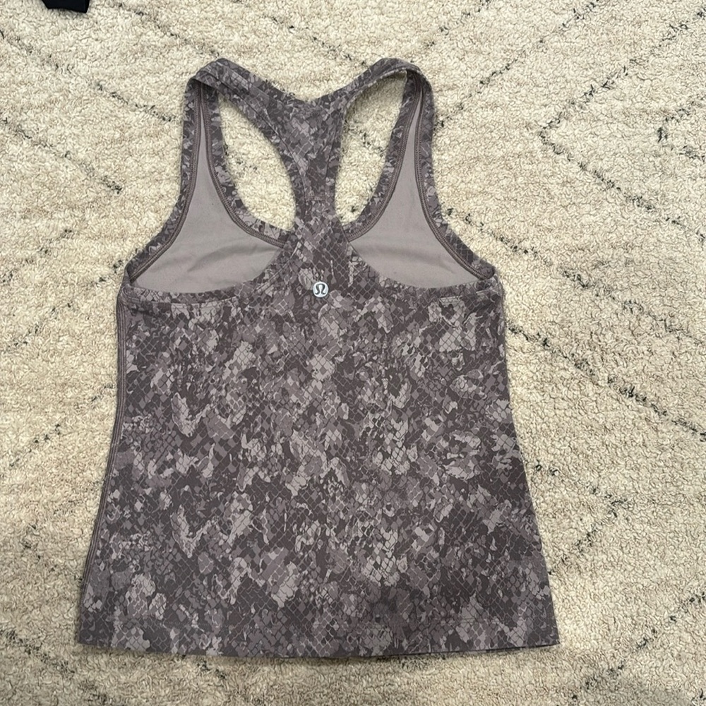 Lululemon tank size 4